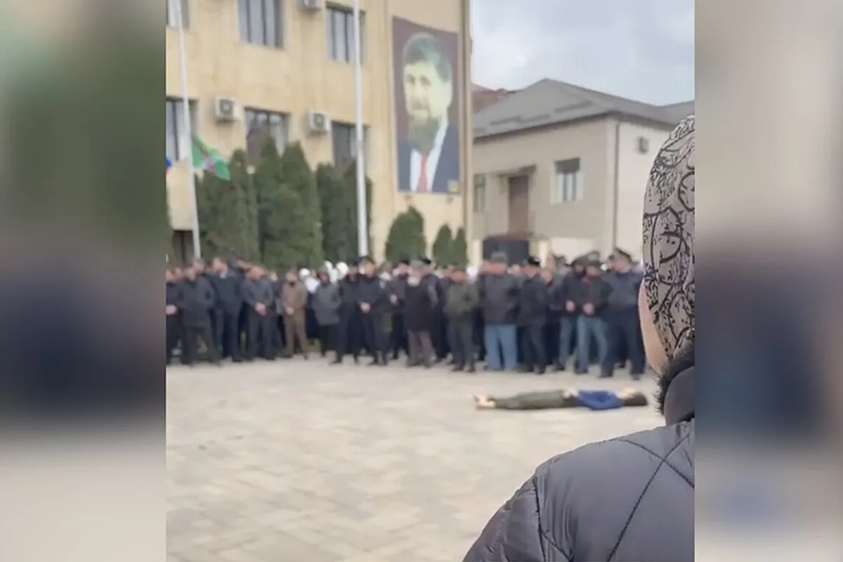 «Эта средневековая дикость не имеет ничего общего с чеченскими обычаями»: правозащитники о реакции властей на нападение Эскерхана Хумашева