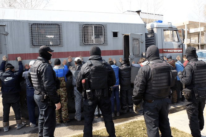 Лишение гражданства и массовые облавы. Юрист ЦЗПЧ о призыве мигрантов