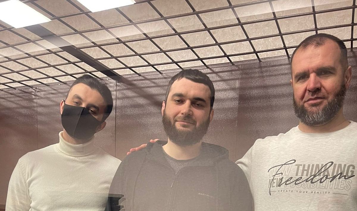 Суд по делу журналиста Абдулмумина Гаджиева завершает допрос подсудимых