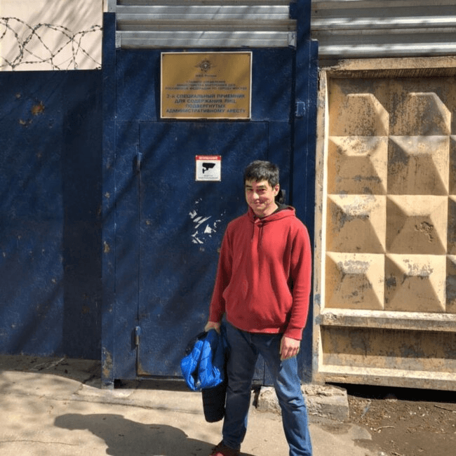 Сергей Давидис после выхода из спецприемника (фото: «Радио Свобода»)