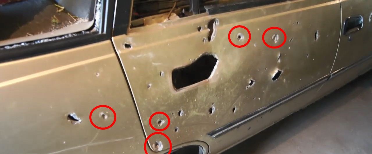 Фото 2. Следы пуль с правого борта такси